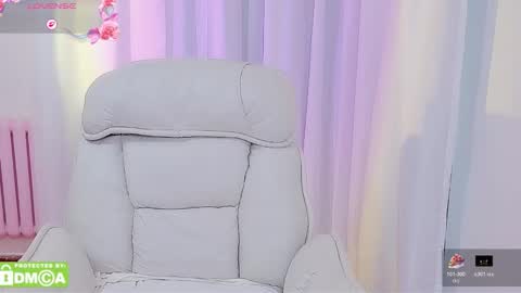 Snapshot of qiqi_mimi9900 chatting on 10/30/25, 01:18 Mimi online show from 10/30/25, 01:18