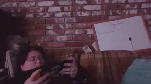 Snapshot of qtbisuccubi chatting on 12/20/25, 02:07 Br4tty Bunny online show from 12/20/25, 02:07