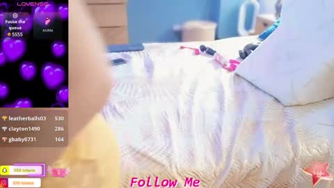 Snapshot of qu33nandh3rk1ng chatting on 02/24/25, 05:31 Queen And King online show from 02/24/25, 05:31