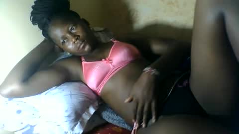 Snapshot of queen315810 chatting on 03/15/26, 06:30 queen315810 online show from 03/15/26, 06:30