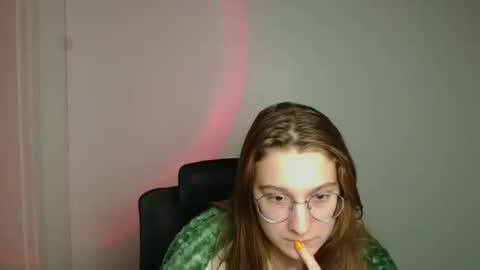 Snapshot of queen_amelie chatting on 02/20/26, 06:48 Amelie online show from 02/20/26, 06:48