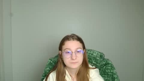 Snapshot of queen_amelie chatting on 02/21/26, 12:17 Amelie online show from 02/21/26, 12:17