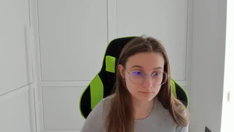 Amelie online show from 03/16/26, 07:45