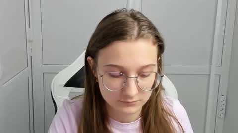 Amelie online show from 03/17/26, 08:06