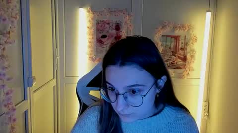 Snapshot of queen_amelie chatting on 04/21/26, 07:14 Amelie online show from 04/21/26, 07:14