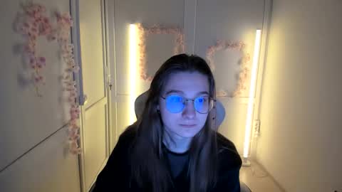 Snapshot of queen_amelie chatting on 04/25/26, 07:22 Amelie online show from 04/25/26, 07:22