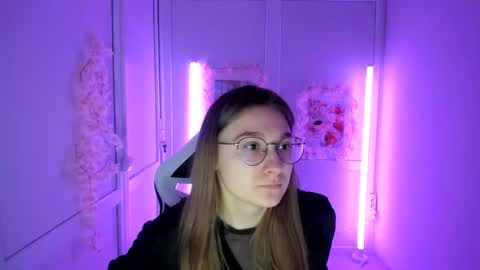 Snapshot of queen_amelie chatting on 05/04/26, 07:15 Amelie online show from 05/04/26, 07:15