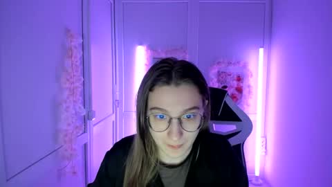 Snapshot of queen_amelie chatting on 05/06/26, 07:35 Amelie online show from 05/06/26, 07:35