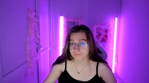 Snapshot of queen_amelie chatting on 05/08/26, 07:14 Amelie online show from 05/08/26, 07:14