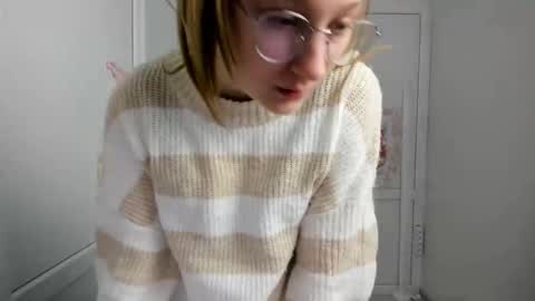 Snapshot of queen_amelie chatting on 05/26/26, 08:54 Amelie online show from 05/26/26, 08:54