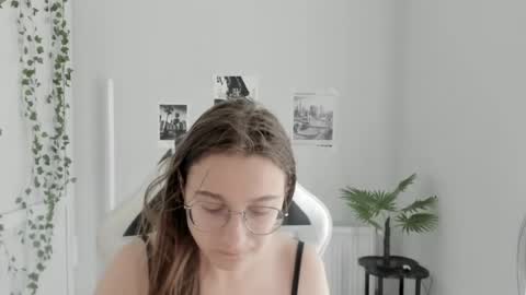 Snapshot of queen_amelie chatting on 06/26/26, 08:30 Amelie online show from 06/26/26, 08:30