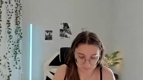 Snapshot of queen_amelie chatting on 07/07/26, 08:18 Amelie online show from 07/07/26, 08:18