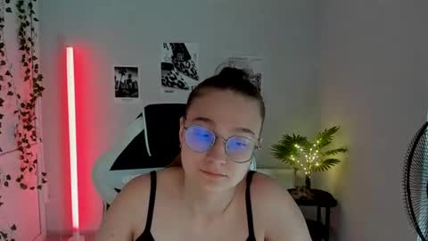 Snapshot of queen_amelie chatting on 07/14/26, 08:08 Amelie online show from 07/14/26, 08:08
