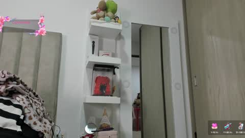 Snapshot of queen_antonella_oficial chatting on 01/17/25, 11:59 QUEEN ANTONELLA online show from 01/17/25, 11:59