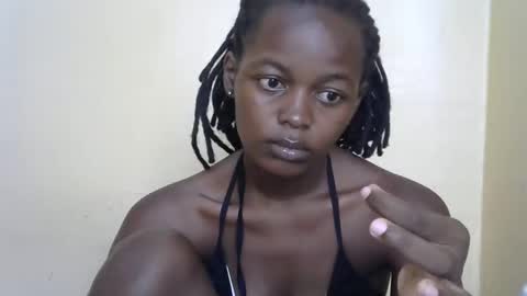 queen_banice online show from 12/16/25, 07:24