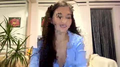 Snapshot of queen_chatur chatting on 02/03/25, 07:00 Viktoria online show from 02/03/25, 07:00