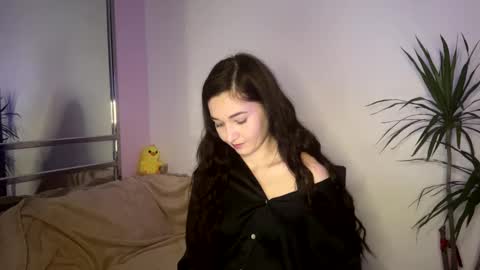 Snapshot of queen_chatur chatting on 02/13/25, 04:07 Viktoria online show from 02/13/25, 04:07