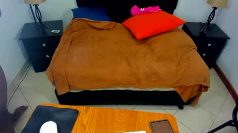 Snapshot of queen_ebony_69 chatting on 12/15/24, 04:07 Queen online show from 12/15/24, 04:07