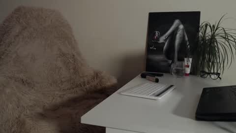 Snapshot of queen_jules chatting on 03/10/25, 05:22 Jules. This is my new account online show from 03/10/25, 05:22