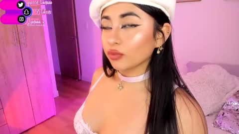 Snapshot of queen_liana chatting on 01/02/25, 10:05 Liana  online show from 01/02/25, 10:05