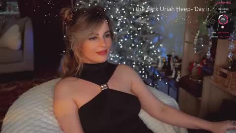 Snapshot of queen_maria chatting on 12/19/25, 11:12 Maria online show from 12/19/25, 11:12