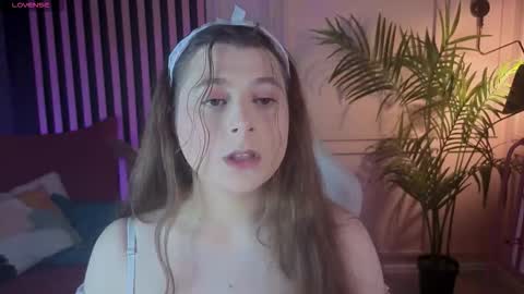 Snapshot of queen_michelle_ chatting on 09/29/25, 07:02 Michelle online show from 09/29/25, 07:02