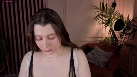 Snapshot of queen_michelle_ chatting on 11/16/25, 10:04 Michelle online show from 11/16/25, 10:04