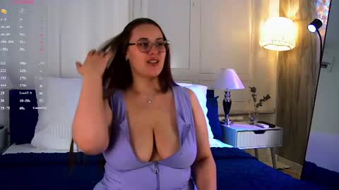 Snapshot of queen_monica chatting on 06/27/26, 06:35 Monica online show from 06/27/26, 06:35