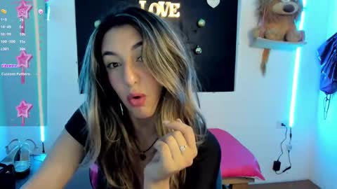 queen_natttyy online show from 12/04/24, 04:43