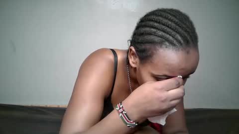 Snapshot of queen_pretty11 chatting on 04/26/26, 04:43 queen_pretty11 online show from 04/26/26, 04:43
