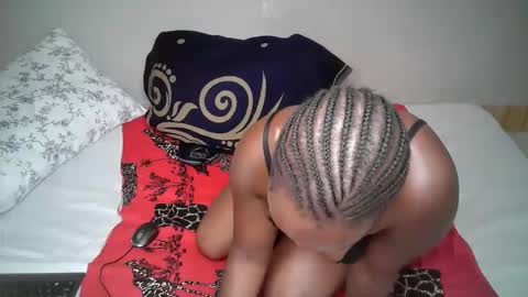 Snapshot of queen_pretty11 chatting on 05/15/26, 06:53 queen_pretty11 online show from 05/15/26, 06:53