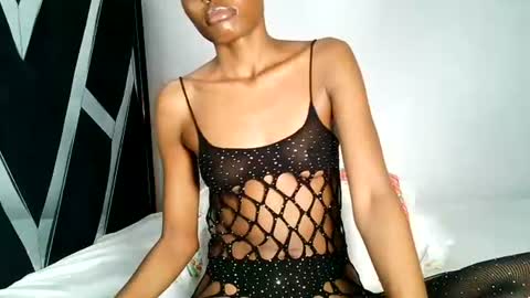 Snapshot of queen_sashavixen chatting on 06/29/26, 04:41 queen_sashavixen online show from 06/29/26, 04:41