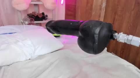 queen_yully online show from 03/06/25, 08:48