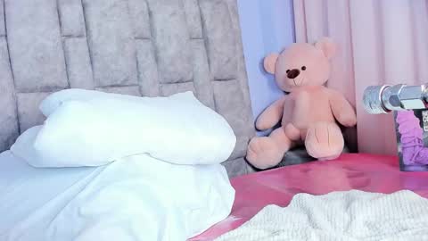 queen_yully online show from 02/27/26, 07:25