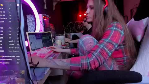 Snapshot of queenafina chatting on 06/03/26, 02:33 Kim online show from 06/03/26, 02:33