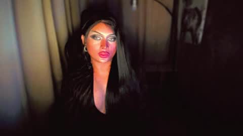 Snapshot of queenarthalia chatting on 12/18/24, 07:41 ARTHA online show from 12/18/24, 07:41