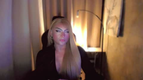 Snapshot of queenarthalia chatting on 01/26/25, 03:58 ARTHA online show from 01/26/25, 03:58