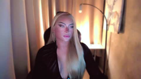 Snapshot of queenarthalia chatting on 02/08/25, 07:05 ARTHA online show from 02/08/25, 07:05