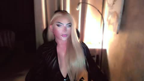 Snapshot of queenarthalia chatting on 03/01/25, 06:46 ARTHA online show from 03/01/25, 06:46