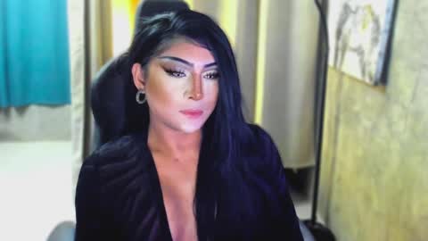 Snapshot of queenarthalia chatting on 03/08/25, 06:58 ARTHA online show from 03/08/25, 06:58