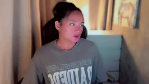 Snapshot of queenarthalia chatting on 09/15/25, 06:24 ARTHA online show from 09/15/25, 06:24