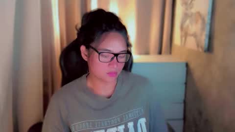 Snapshot of queenarthalia chatting on 09/18/25, 06:37 ARTHA online show from 09/18/25, 06:37