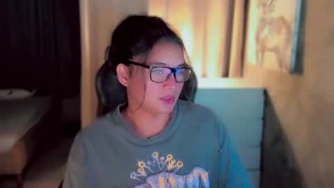 Snapshot of queenarthalia chatting on 09/19/25, 08:38 ARTHA online show from 09/19/25, 08:38