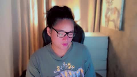 Snapshot of queenarthalia chatting on 09/29/25, 02:49 ARTHA online show from 09/29/25, 02:49