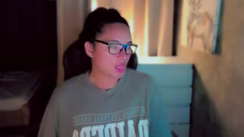 Snapshot of queenarthalia chatting on 10/11/25, 06:45 ARTHA online show from 10/11/25, 06:45