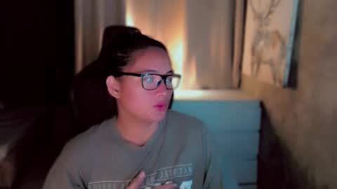 Snapshot of queenarthalia chatting on 12/14/25, 07:58 ARTHA online show from 12/14/25, 07:58