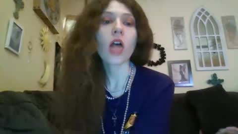 queencrimsonlvx online show from 05/08/26, 11:15