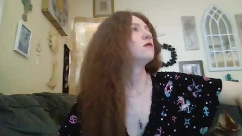 queencrimsonlvx online show from 05/21/26, 12:50