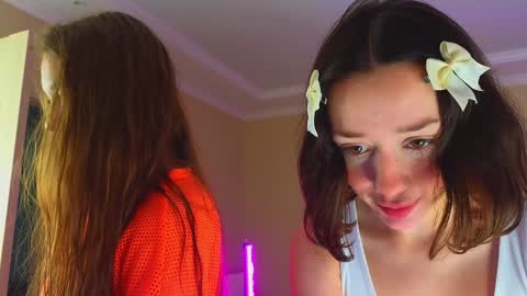 Snapshot of queenelia chatting on 11/16/25, 10:32 Nelly INSTA queenelia online show from 11/16/25, 10:32