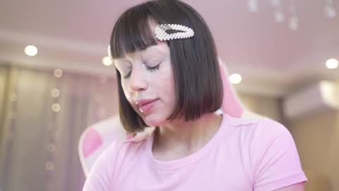 Snapshot of queenelia chatting on 12/01/25, 02:00 Nelly INSTA queenelia online show from 12/01/25, 02:00